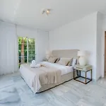 Vila Vacation Marbella I Villa Nadal, Private Heated Pool, 5Bdr, Lush Garden, Bbq, Alarm System, Best Beaches At Your Doorstep Marbella