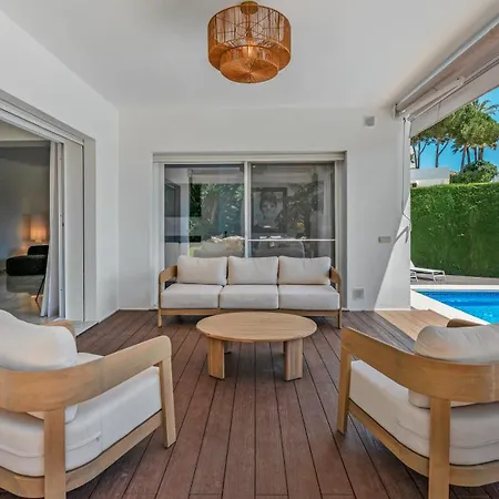 Vacation I Nadal, Private Heated Pool, 5bdr, Lush Garden, Bbq, Alarm System, Beaches At Your Doorstep ヴィラ マルベーリャ